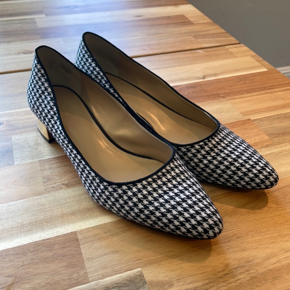 Ann Taylor black and white houndstooth pumps with gold heel - Picture 3 of 4